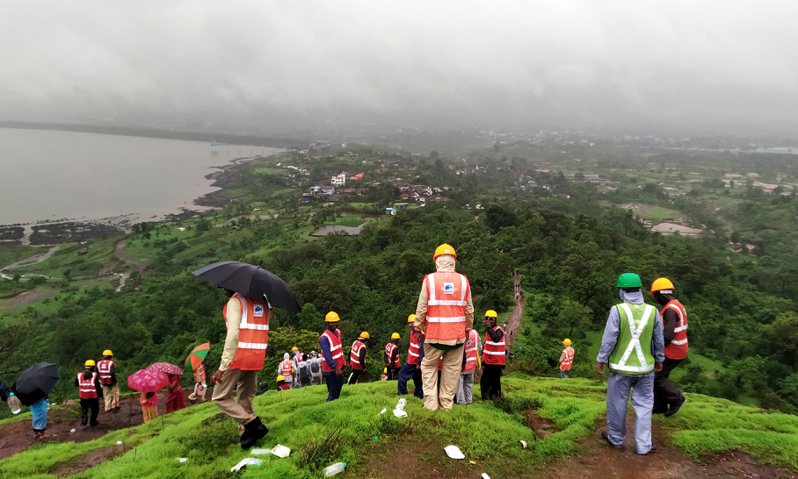 印度西部馬哈拉什特拉邦（Maharashtra）一處山區村莊發生嚴重土石流，目前已知16死，還有百人遭活埋。歐新社