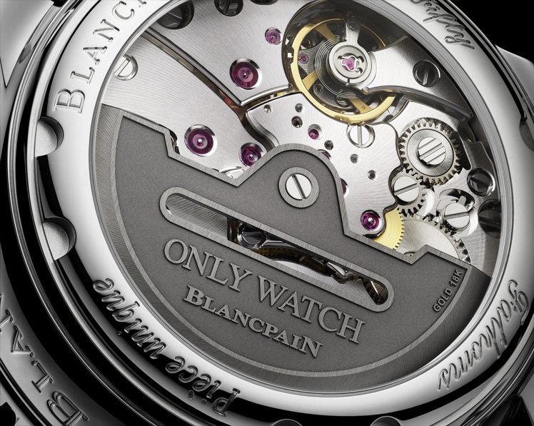 1315機芯上有著Only Watch 2023字樣，並可在表背中欣賞。圖／Blancpain提供