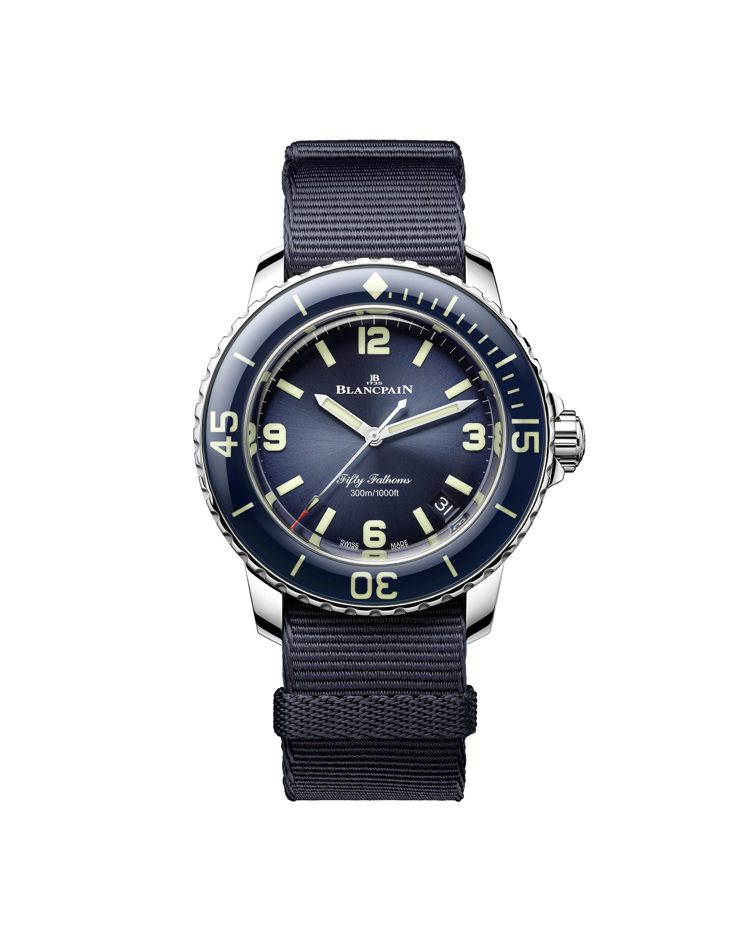 五十噚Only Watch特別版腕表，以代表海洋、寬廣、包容的藍色為主視覺。圖／Blancpain提供