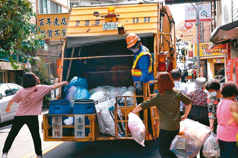 雲林斗六清潔隊8月起改成星期一、二、四、六清運垃圾。圖／斗六市公所提供