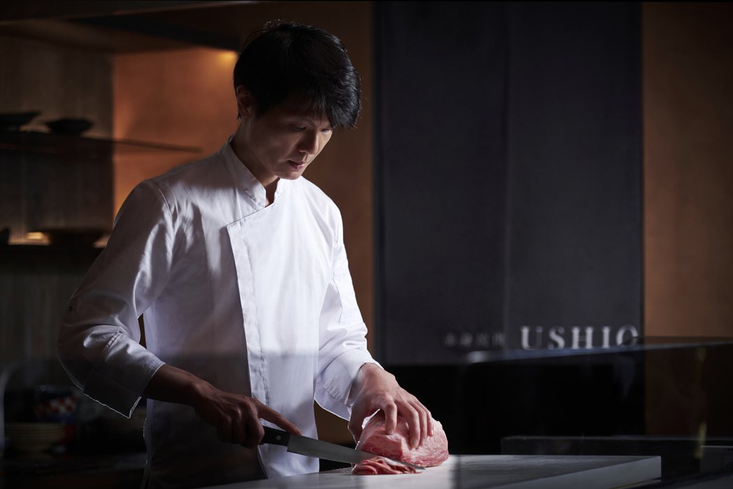寡言專注的千主廚，已有超過20年廚藝經驗，為了完美復刻日本福岡總店的技巧，還特別...