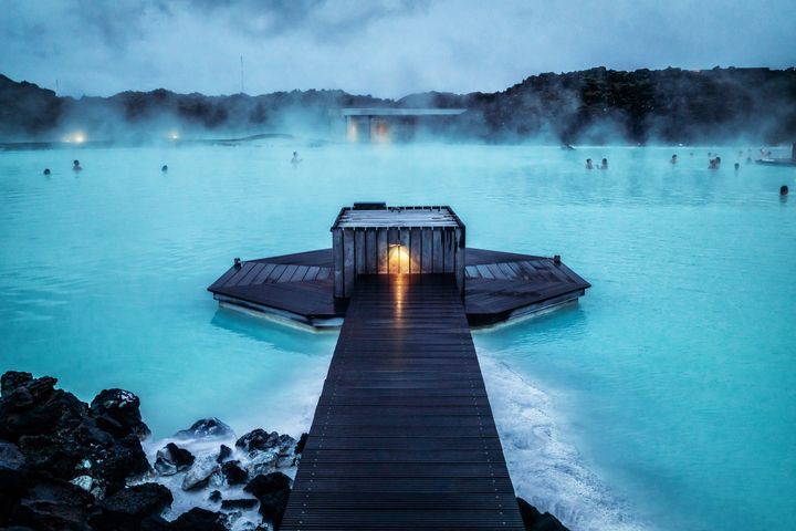 ▲藍湖溫泉（BlueLagoon）是冰島著名的地熱溫泉。　圖：喜鴻假期／提供