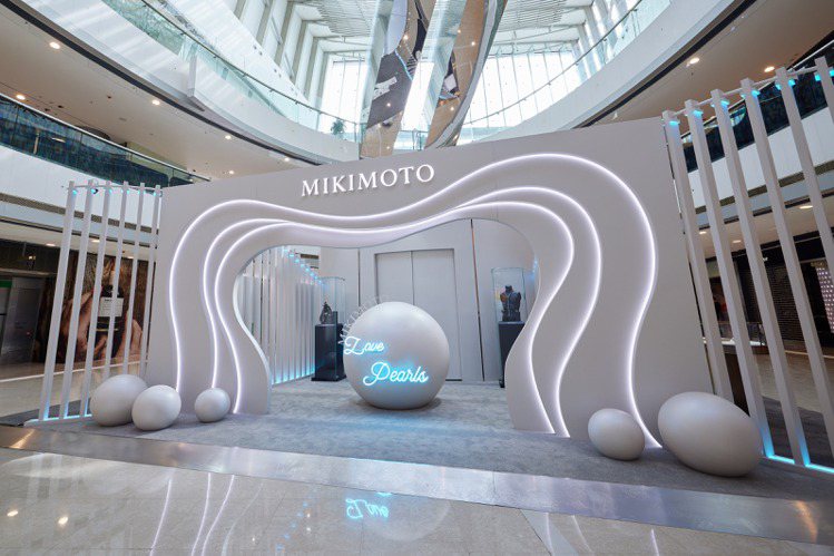 MIKIMOTO於香港國際金融中心開設期間限定店。圖／MIKIMOTO提供
