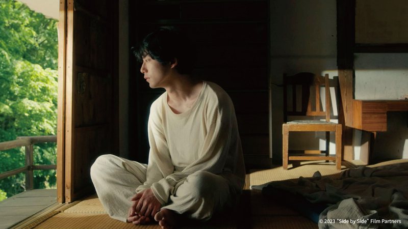 《謎樣的你》坂口健太郎飾演可以通靈的末山。原創提供