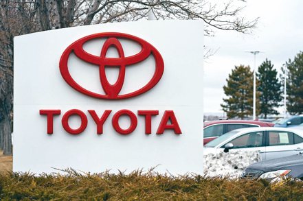 由於電腦系統出包，豐田汽車在日本的14座工廠29日一度全面暫停運作，不過當日晚間豐田又宣布，30日將逐步重啟日本國內裝配廠。 （美聯社）