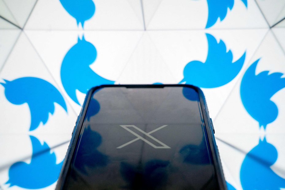 有網友幫「已逝的推特」建立「推特線上追思會」，吸引不少人來「獻花」。（法新社）