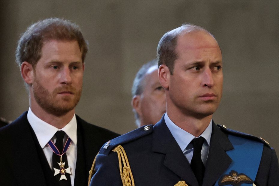 哈利（左）不滿只是未來國王威廉的備胎，沒有公平待遇。（路透資料照片）