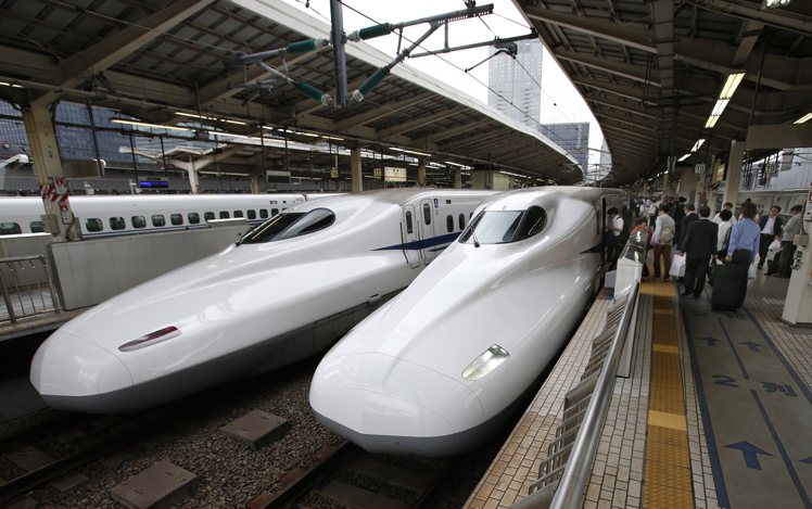 JR西日本宣佈，包括周遊型的「JR西日本鐵路周遊券」，以及單程型的「西日本訪日觀光車票」等多款商品，將於10月1日起進行調整。報系資料照