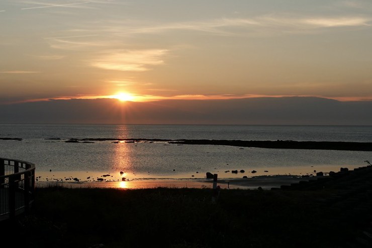 新北／淺水灣旁秘境 彩繪漁具倉庫、夕陽美景超好拍！