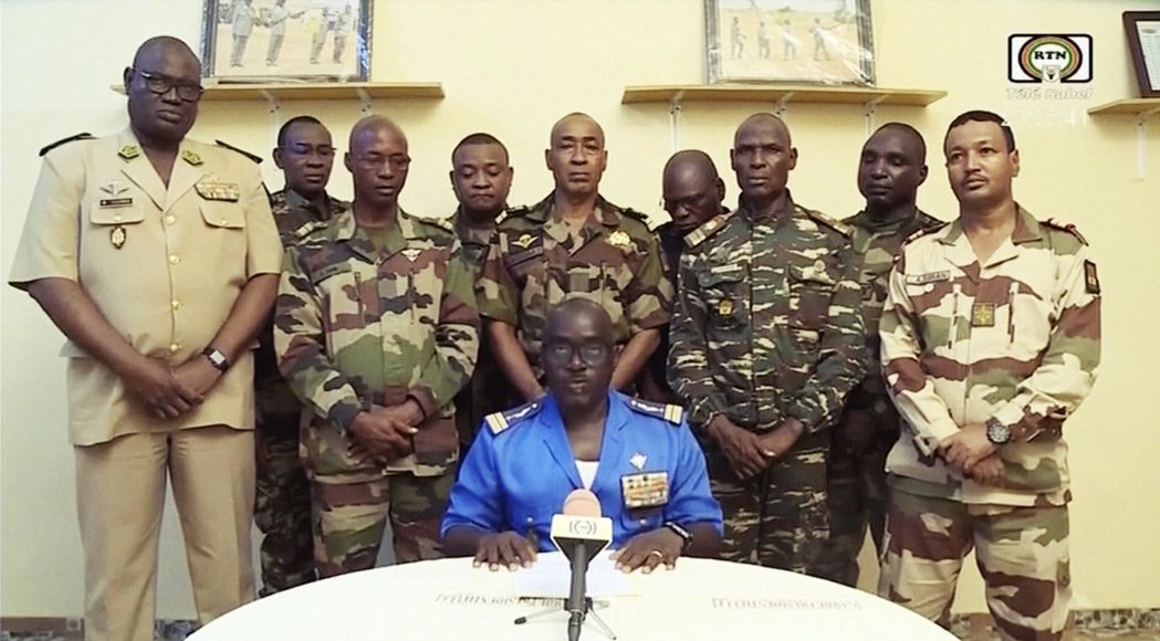 7月26日晚間，阿卜杜拉赫曼（Amadou Abdramane）上校透過電視演說...