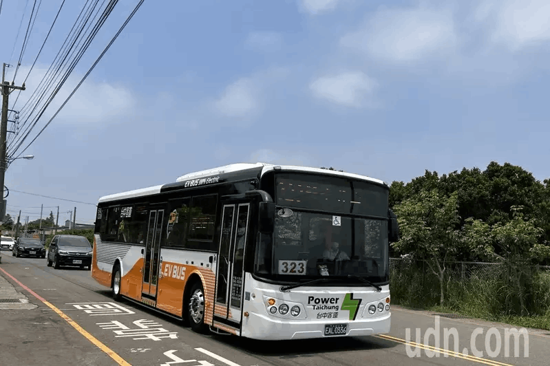 台中客運323路公車全線換新為電動巴士，7月20日起從大肚區的台中區監理所延駛到...