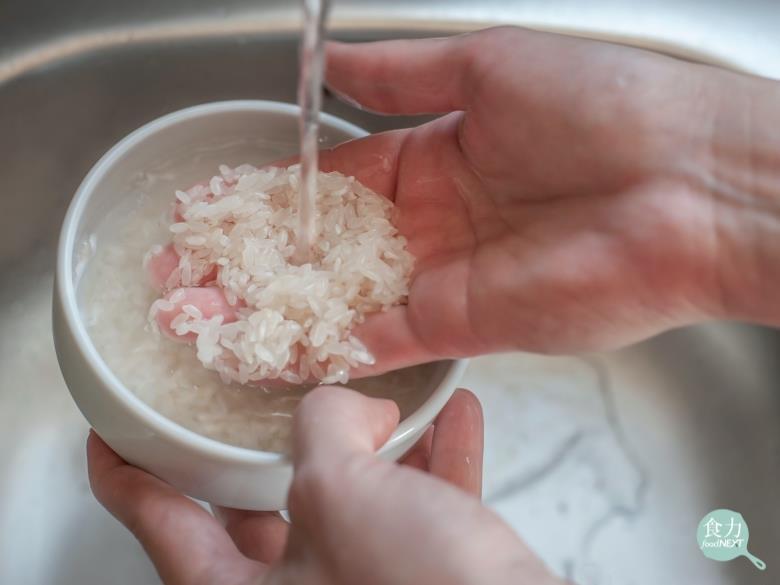 煮飯前要不要洗米的問題，自有兩派擁護者，甚至有人認為洗米與否，影響了米飯的黏性與軟硬程度。