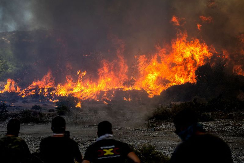 野火在希臘全國各地已持續延燒2週，造成5人死亡。法新社