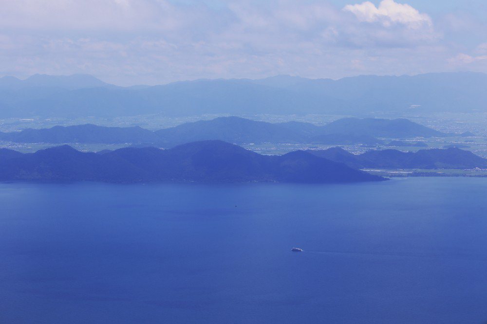 形如琵琶的日本最大湖泊-琵琶湖。