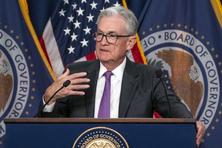 鮑爾在隨後的記者會上表示，Fed藉升息來抑制物價努力奏效，也重申要讓通膨回到2%的目標還有一段長路要走。 美聯社