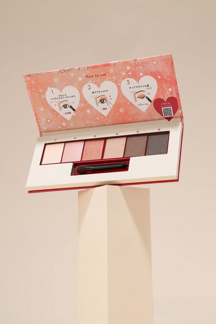 8月1日限量登場的momo週期購「Beauty Box美妝禮盒」，內含「INTEGRATE光燦甜星眉眼盤OR711或PK312」（市價650元）。圖／momo購物網提供