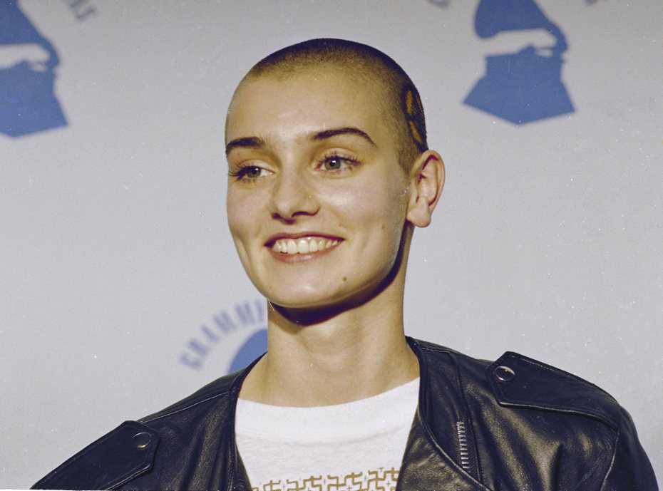愛爾蘭搖滾天后辛妮歐康諾，1989年攝於洛杉磯。（美聯社）