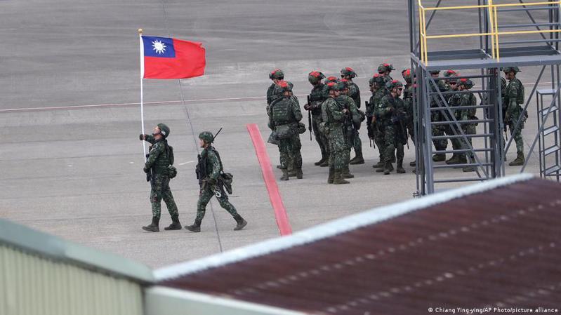 台灣為期5天的年度軍演「漢光演習」於週五（7月28日）落幕，其中模擬了多種中國侵台情境，以試圖提升該島的戰備狀態。圖／德國之聲中文網