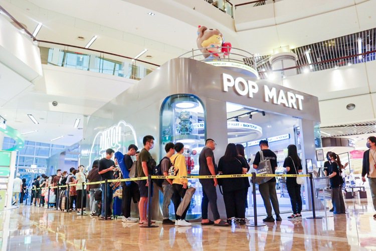 「POP MART新竹巨城DIMOO主題店」今日正式開幕。圖／POP MART提供