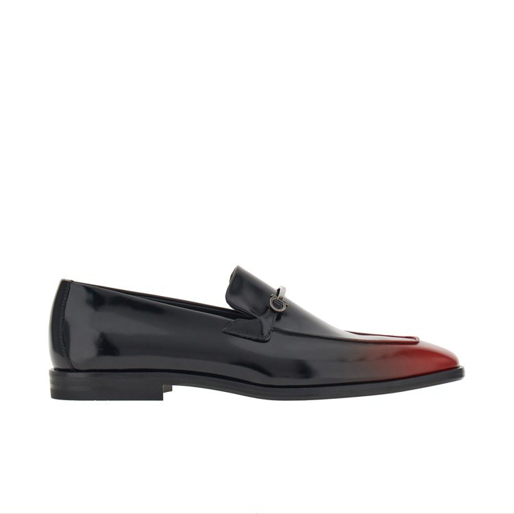 紅黑漸層Gancini樂福鞋，39,900元。圖／FERRAGAMO提供