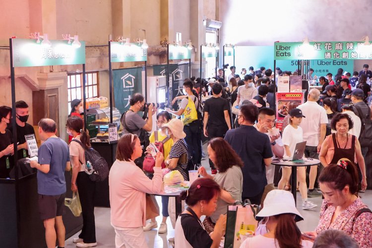 500碗｜Uber Eats美食小吃市集自即日起連續兩天於台北華山中4A登場。
記者沈昱嘉/攝影