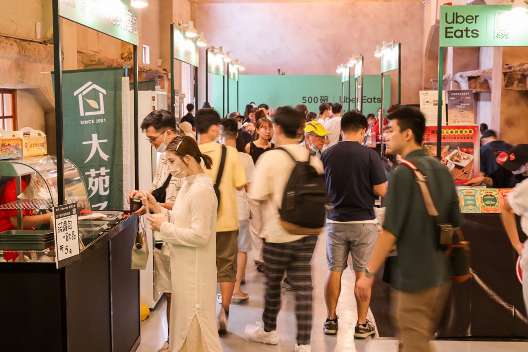 「500碗｜Uber Eats 美食小吃市集」邀請合計12間台灣人氣小吃，包括重...