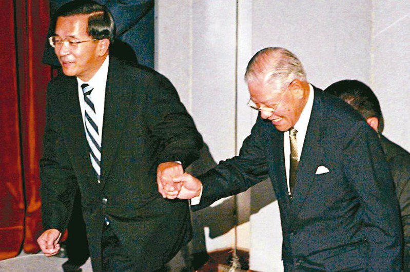 國史館新書「李登輝總統僚屬故舊訪談錄」中也訪問到前總統陳水扁（左）。本報資料照片