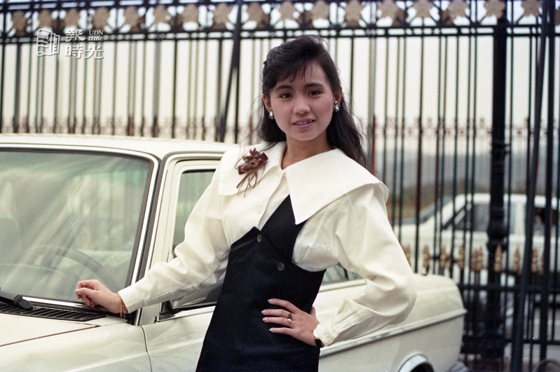 蔡幸娟擅長中國風小調歌曲，有「小鄧麗君」、「中國娃娃」、「東方女孩」、「東方雲雀」、「小調歌后」等封號。聯合報系資料照（1988/04/21 陳炳坤攝影）