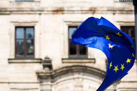 在過去一年的時間裡，歐盟以迅雷不及掩耳的速度頒布了一系列永續揭露規範，其規劃與施...