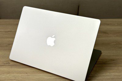 15吋MacBook Air開箱！大螢幕、高效能 厚度竟與13吋幾乎一樣