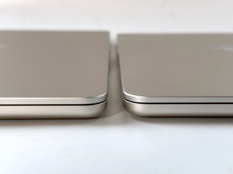 15吋MacBook Air（左）厚度僅有1.15公分，比13吋機種稍微厚0.02公分的差異幾乎可以完全忽略。記者黃筱晴／攝影
