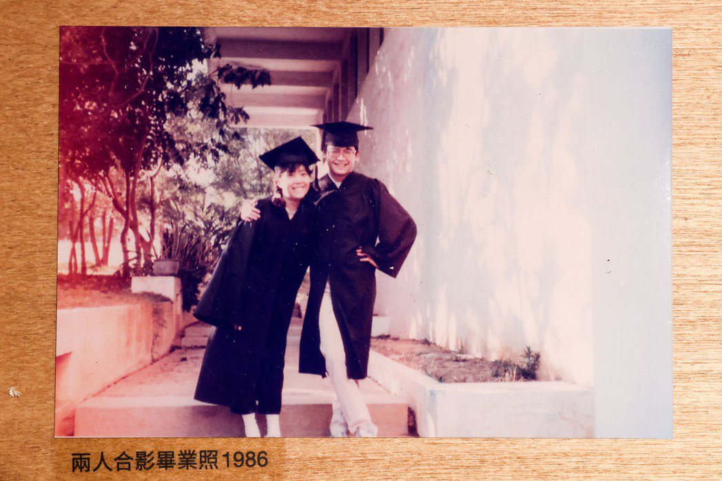 郭旭原與黃惠美大學畢業時，當時還不是情侶。記者吳致碩／翻攝