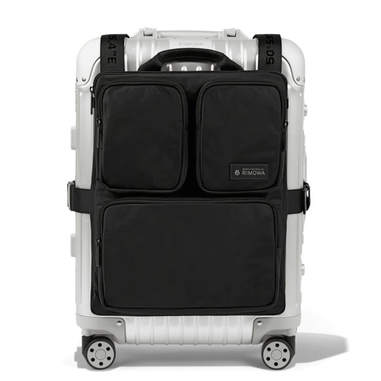 RIMOWA Travel Accessories系列行李掛袋，價格店洽。圖／RIMOWA提供