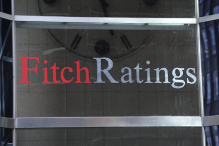國際信評機構惠譽（Fitch）將美國的主權債信評等，從最高的AAA級調降一級至AA+。   美聯社