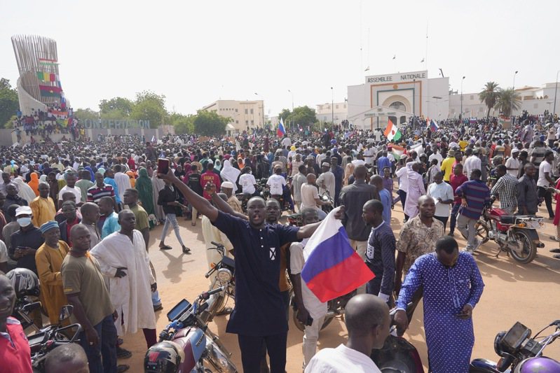 尼日首都尼阿美（Niamey）在政變後出現多場示威活動。 美聯社