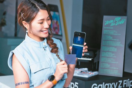 三星新機款Samsung Galaxy Z Flip5全新推出「主題式感應保護殼」。 圖／三星提供