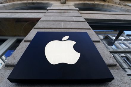 蘋果與高盛2日宣布，合作共推的Apple Card儲蓄帳戶已吸收存款逾100億美元。（路透）