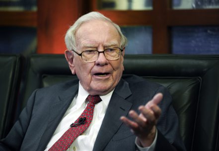 「股神」巴菲特（Warren Buffett）投資的日本商社，上季獲利表現亮眼。 美聯社