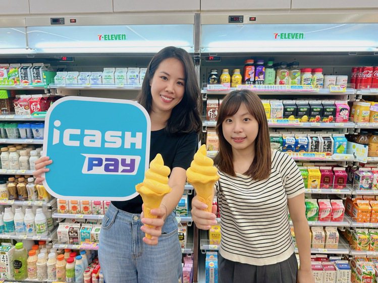 7-ELEVEN限定門市販售的霜淇淋，自8月起每周五、六、日使用icash Pay支付享買1送1。圖／7-ELEVEN提供