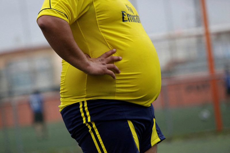 最新研究指出，近半数法国人都面临体重超重的问题，年轻人的肥胖比例更在20年间翻了4倍。法国人热爱速食、饮食习惯改变都是罪魁祸首。示意图。 路透社(photo:UDN)