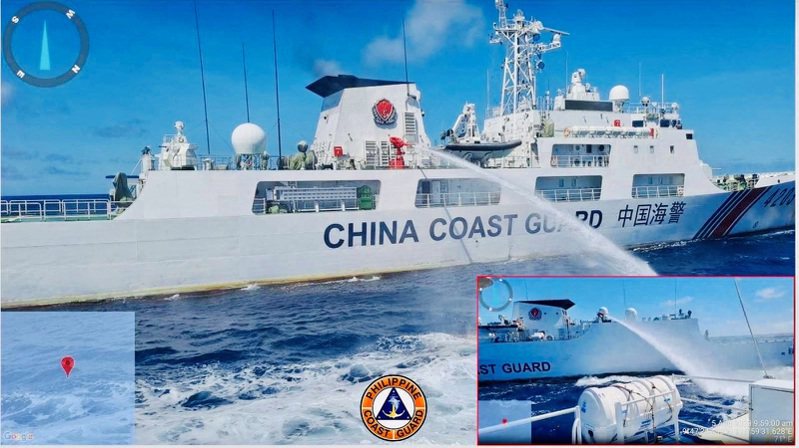菲律賓海岸防衛隊6日發布照片，指控中國海警船5日在南海爭議海域用水砲攻擊菲國的補給船隊。路透