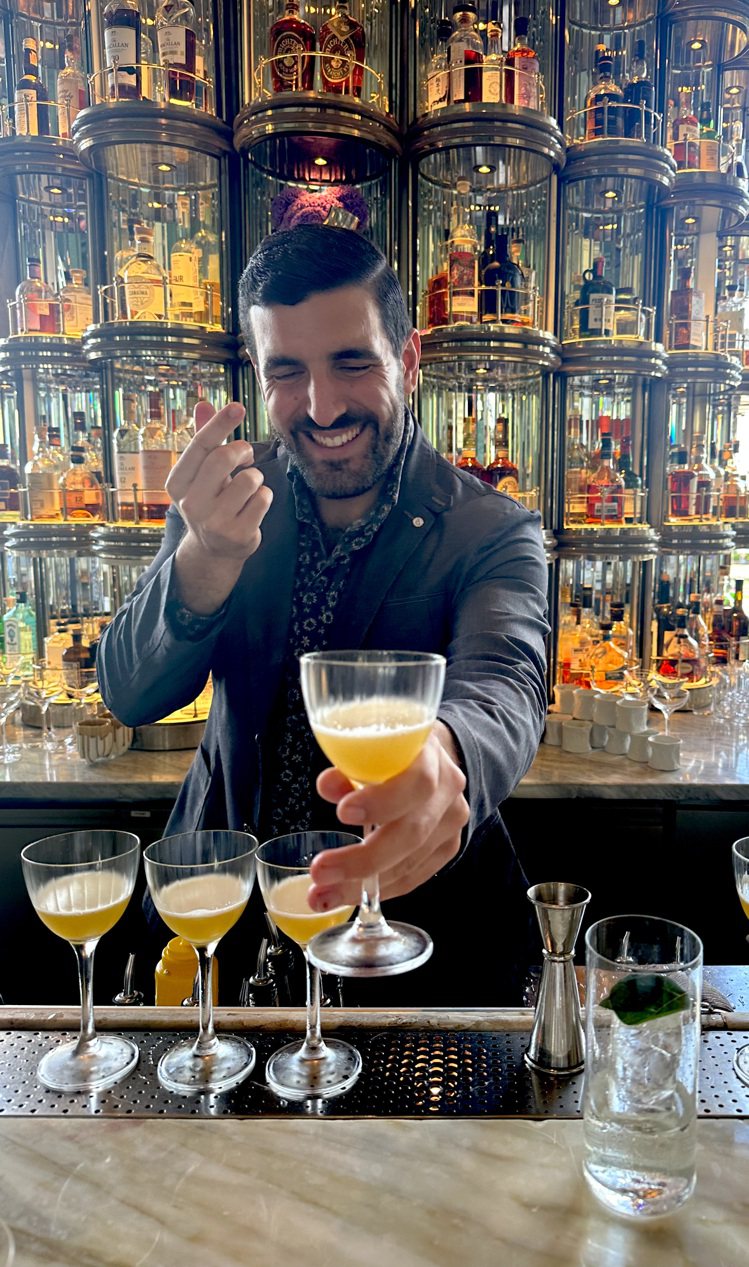 ARGO酒吧經理Federico Balzarini於多個歐美世界頂尖酒吧都有豐富閱歷，並於今年起開始帶領ARGO團隊。圖／香港旅遊局提供。提醒您：禁止酒駕 飲酒過量有礙健康