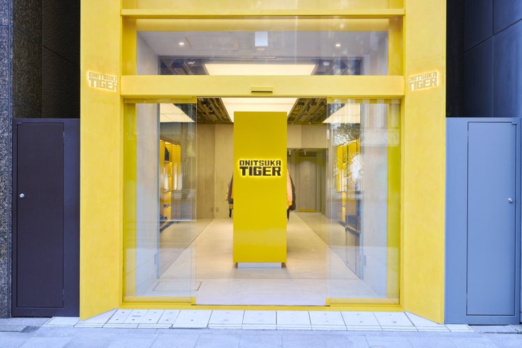 Onitsuka Tiger選在東京銀座，開設首家專賣Yellow Collection系列全新概念店。圖／Onitsuka Tiger提供