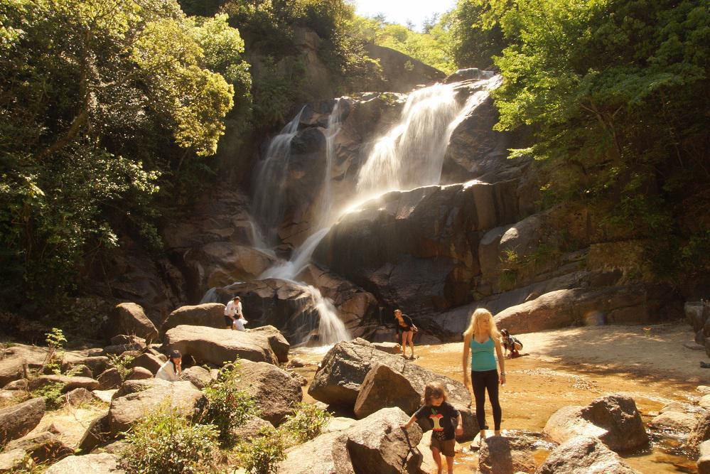 妹背瀑布是廣島人夏日戲水的人氣首選。 圖／HIT廣島縣觀光聯盟提供