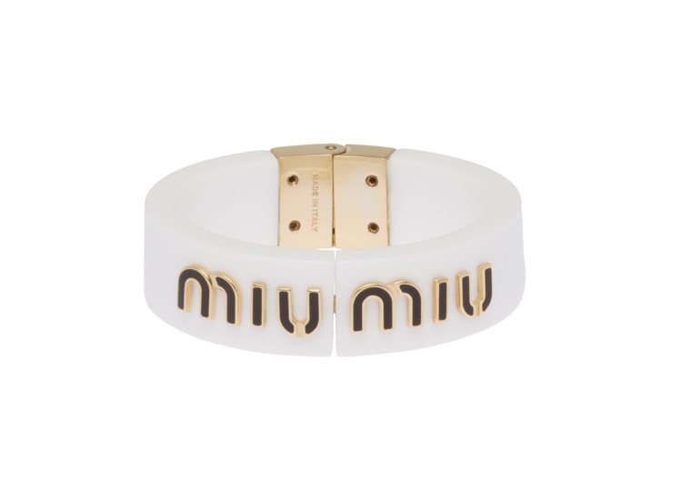 樹脂玻璃及金屬手環，19,500元。圖／Miu Miu提供