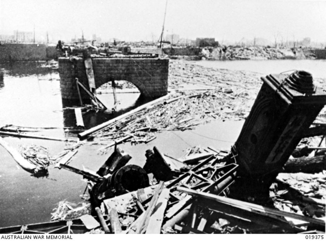 原子彈爆炸後的本川橋。  圖／維基共享
