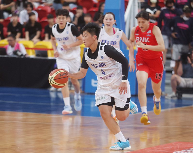 2023威廉瓊斯盃國際籃球邀請賽女子組台灣藍隊9日進行最後一戰，球員陳晏宇（前中）拿下全隊最高23分，可惜台灣藍仍以76比93不敵韓國隊，本屆賽事拿下第3名。  中央社