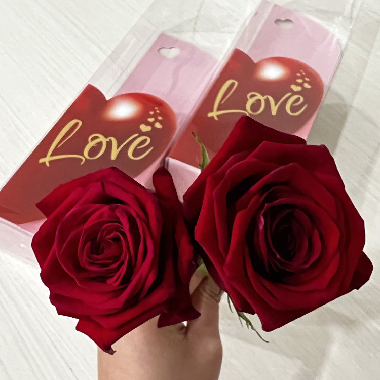 迎接浪漫七夕，統一集團引進3萬朵「進口空運玫瑰花」，同步在11大通路品牌限量登場。圖／統一集團提供