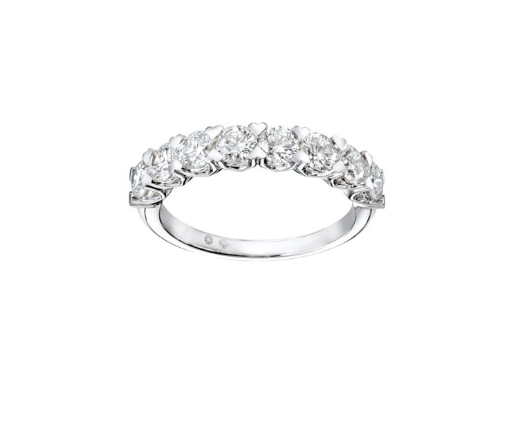 L'Heure du Diamant系列戒指，公平採礦認證18K白金鑲嵌8顆橢圓形切割1.22克拉鑽石，23萬1,000元。圖／蕭邦提供