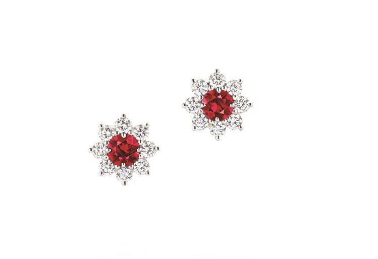 Sunflower系列紅寶石鑽石耳環，共鑲嵌2顆圓形明亮式切工紅寶石重約0.95...